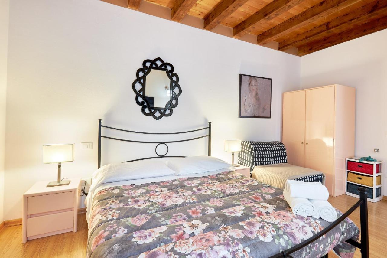 Next To The Library Apartamento Verona
